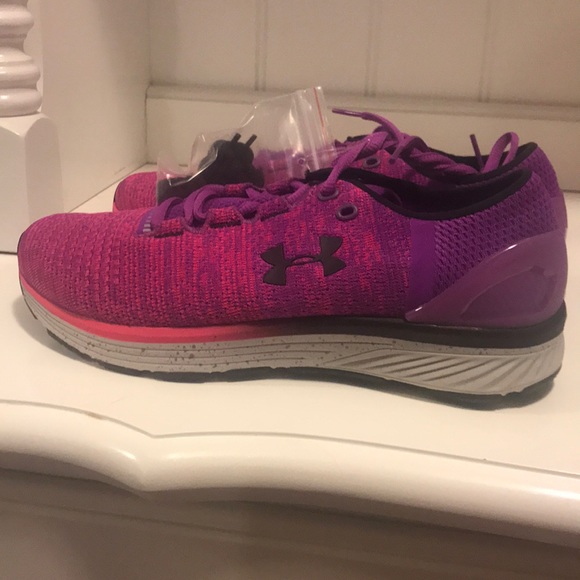 Women’s Under Armour shoes!!! - Picture 5 of 7